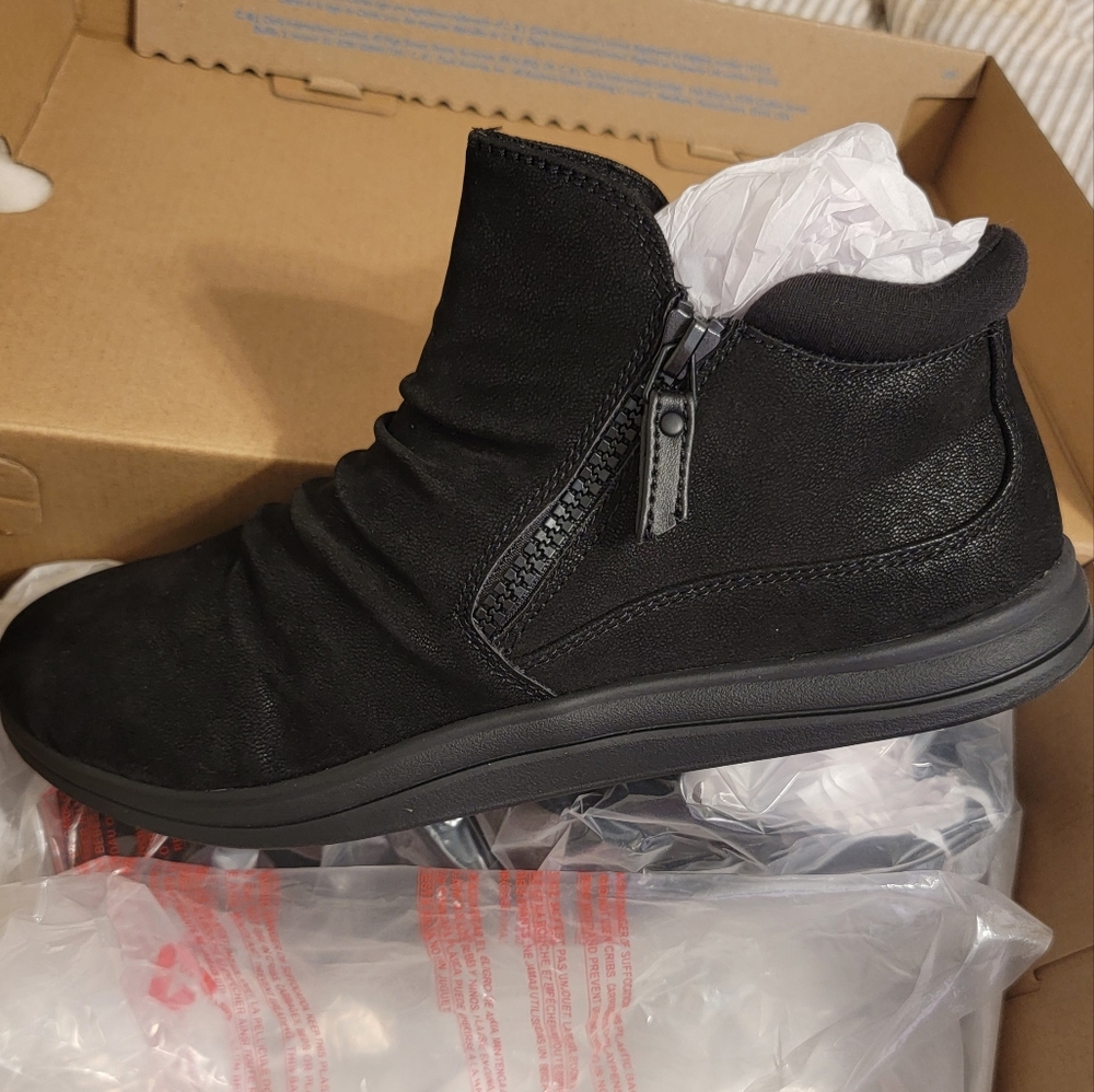 Clarks Cloudsteppers. Breeze Range. Brand new. Size 8wide